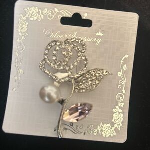 Elegant Rose Brooch with pink rhinestone pedal (silver tone)